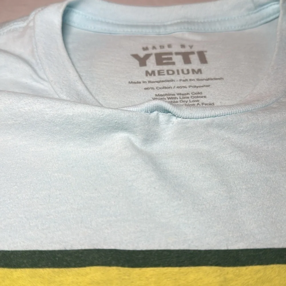 Yeti Men's Light Blue Short Sleeve Logo Badge Graphic Tshirt Size Medium VGUC